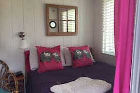 Vernon House | Vernon Lakeshore Paradise Retreat