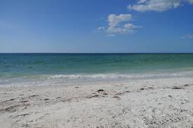 Indian Rocks Beach Apartment | Camaron Cove Resort