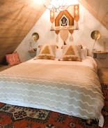 Mount Shasta House | TheNest Romantic Sanctuary w/ Mt. Shasta Views