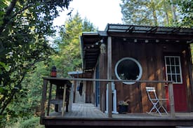 Freestone Cabin | Foxhole Farm | Rustic Cabin Sanctuary
