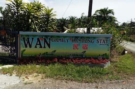 Kota Tinggi Cabin | WAN FAMILY KAMPONG STAY (Cabin house - 4 units)