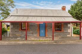 Angaston Cabin | Fig Tree Cottage, charming 2 bedroom cottage. Historic 1843 cottage in the heart of Angaston.