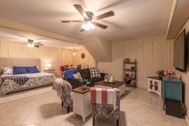 Greeneville House | Cedar Creek Hideaway