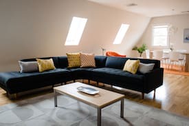 Newport Apartment | “The Pearl of Broadway”