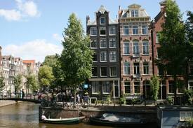 Haarlemmerbuurt Apartment | unique historic basement