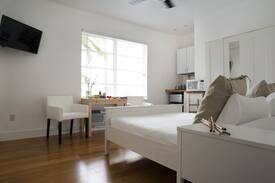 Mid Beach Apartment | New Bright studio near the beach