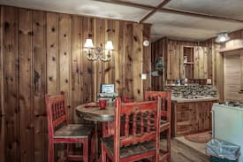 Ruidoso Cabin | Whispering Pine Cabins - Lofty Pines -Comfy cabin