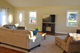 Warsaw House | Kentucky Riverfront Retreat--Amazing River Views!