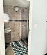Greater Johannesburg Metropolitan Area Apartment | Buccleuch private, self-catering bachelor flat