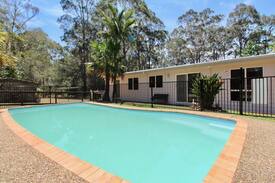 Falls Creek House | Yarranoo Cottage - With swimming pool and linen