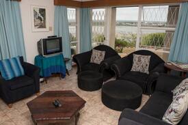 Aston Bay House | Lagoon View, Paradise Beach
