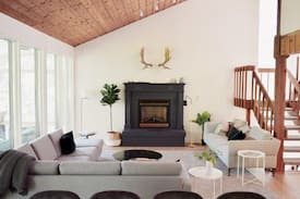 Wasagaming Cabin | Modern Clear Lake Getaway