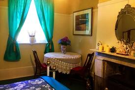 Brisbane Grove Bed & Breakfast | Yattalunga Homestead Farm QB & Breakfast