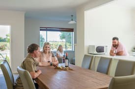 Penola House | Hollick House - 4 bedrooms