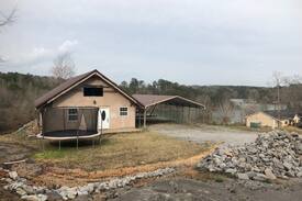 Jasper Cabin | The Straw Bale Cabin on Smith Lake