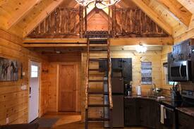 South Bloomingville Cabin | Pine Creek HC #5 Ponderosa Cabin Hocking Hills