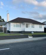 New Plymouth Cabin | The Cottage -Strandon