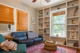 Hyde Park House | Charming & Central Hyde Park Treehouse Apartment