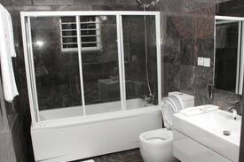 Calabar House | Calabar Harbour Resort & Spa - Gold Room
