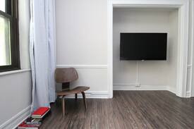 Hyde Park Apartment | Vintage Hyde Park Studio No.8 by Zencity
