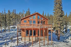 Valley of the Sun House | Cozy Winter Paradise - Snowy Pine Mountain Lodge