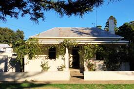 Warrnambool House | House on Hider - A Charming Central Cottage