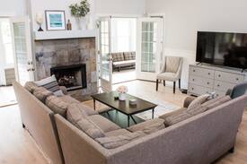 Union Pier House | Driftwood Cottage - 5 BR house with loft, community pool, sleeps 14