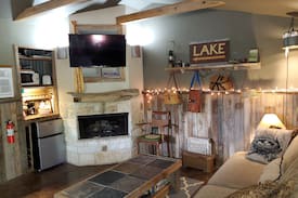 Canyon Lake Cabin | Canyon Lake Cabin-The Creel Inn