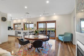 Woodside House | Simon Tolley Lodge - Vineyard Accommodation