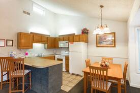 Drums Resort | Poconos 2BR Resort Condo in Beech Mountain Lakes