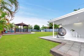 Redlynch House | Breeze Way Holiday Home