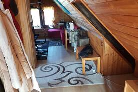 Anderten House | Großes Dachboden Zimmer (Offen & Zentral)