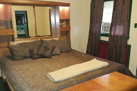 Columbia Cabin | Hunters Lodge and restaurant