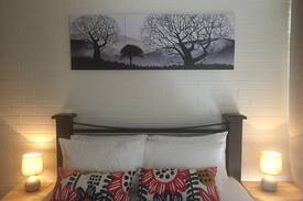 Lyneham Apartment | Entire 2 bedroom apartment in Lyneham Canberra ACT