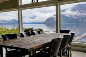 Honeymoon Bay House | The Lake House in Honeymoon Bay