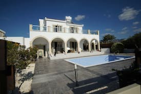Pegeia Villa | 5 Bedroom Villa in Coral Bay