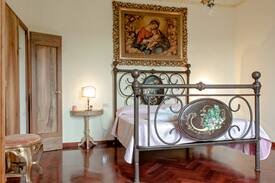 Lorenzana Villa | THE PINEWOOD FOR WINE LOVERS