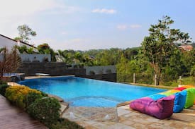Citaringgul Villa | Istana Savage - clean, safe, secluded & peaceful