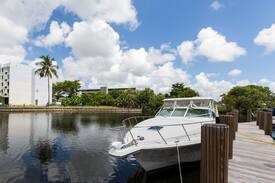 Sailboat Bend Boat Rental | Enjoy staying on beautiful air conditioned yacht.