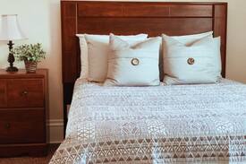 Beloit House | ★ ★ The Charming Manor in the Heart of Beloit ★ ★