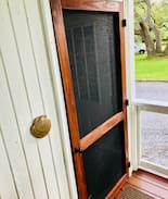 Mount Pleasant House | Cottage on the Creek - Waterfront Guest House