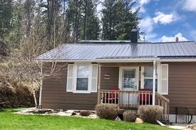 Hill City House | Pine Ave. Bunkhouse - Black Hills