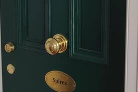 Londonderry Apartment | Spires Apartment (within the city walls)