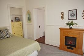 Damariscotta Apartment | President Polk Suite, Downtown Damariscotta