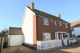 Camber House | The Sea Shells by the beach and historic Rye