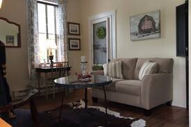 Hot Springs Apartment | Mitchelltown Apartments-Stay and Vacation