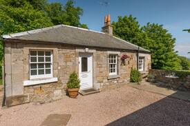 Danderhall Cabin | Drumbank Cottage - Sleeps 4