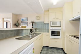 Currumbin Apartment | Rocks Resort 4E - Currumbin Beachfront