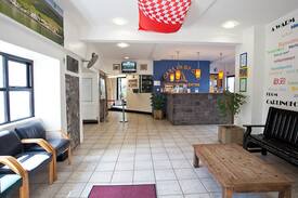 Carlingford Hostel | Carlingford Hostel Private Room Sleeps 2 (#01)