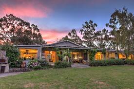 Coldstream Villa | Big Yarra View - Simply Amazing